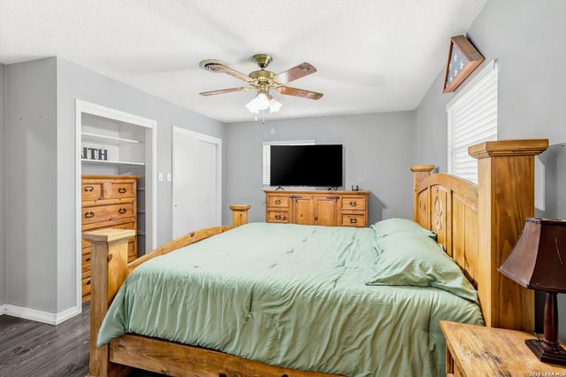 210 POCO VISTA DR, Kerrville, TX 78028