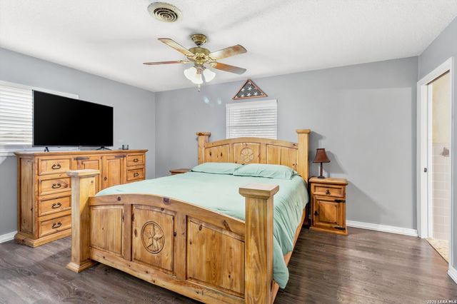 210 POCO VISTA DR, Kerrville, TX 78028