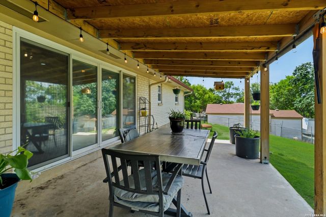 210 POCO VISTA DR, Kerrville, TX 78028