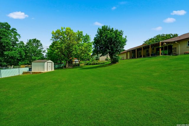 210 POCO VISTA DR, Kerrville, TX 78028