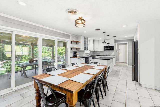 210 POCO VISTA DR, Kerrville, TX 78028