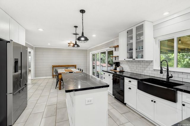 210 POCO VISTA DR, Kerrville, TX 78028