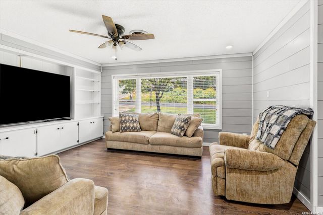 210 POCO VISTA DR, Kerrville, TX 78028