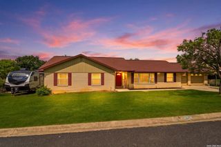 210 POCO VISTA DR, Kerrville, TX 78028