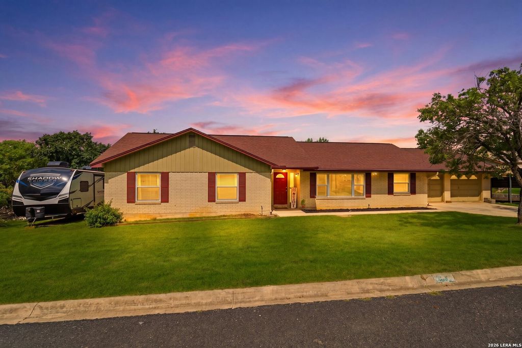 210 POCO VISTA DR, Kerrville, TX 78028