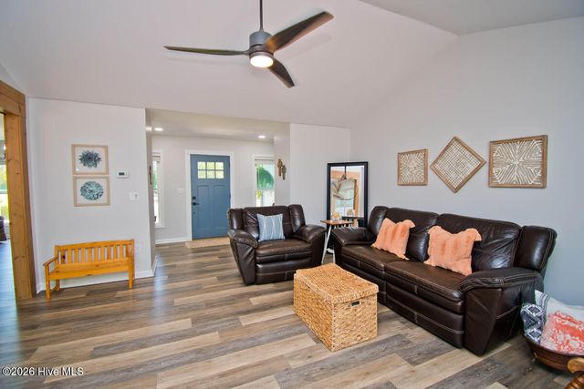 112 Magens Way, Cedar Point, NC 28584