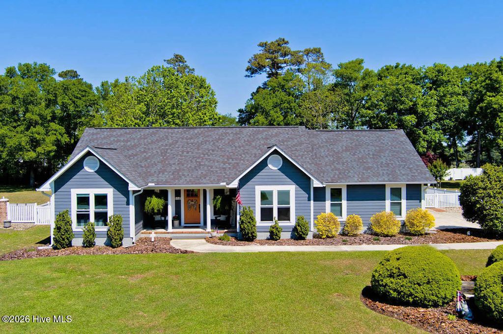 112 Magens Way, Cedar Point, NC 28584