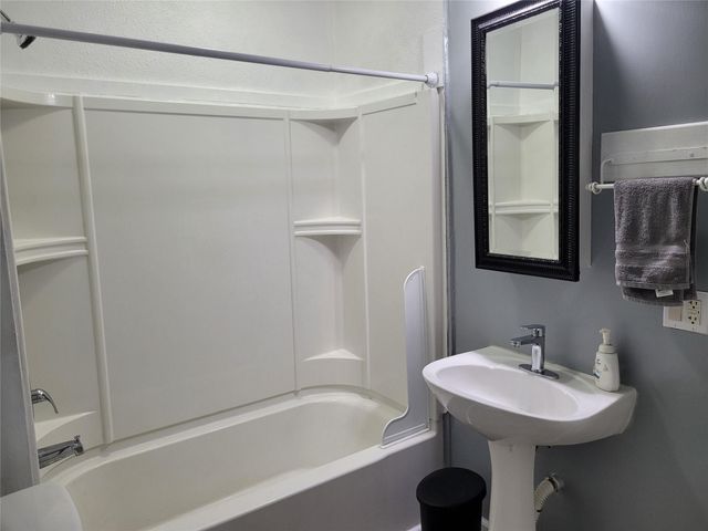 403 S Blackwell Street, La Porte, TX 77571