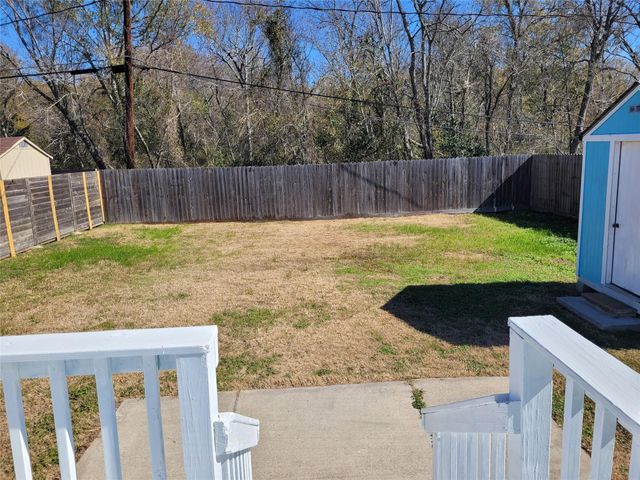 403 S Blackwell Street, La Porte, TX 77571