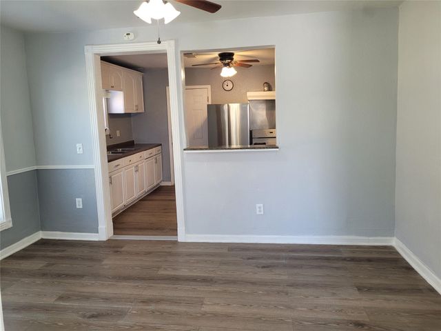 403 S Blackwell Street, La Porte, TX 77571