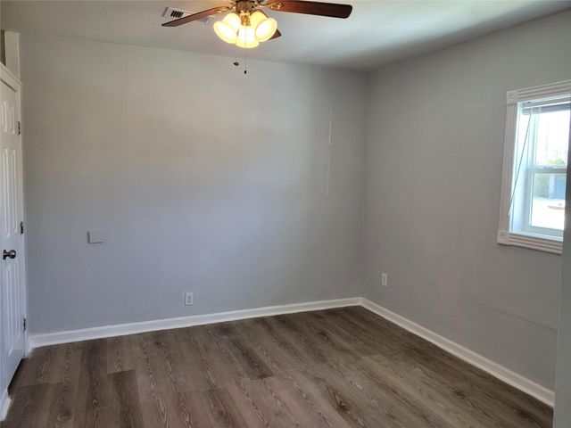 403 S Blackwell Street, La Porte, TX 77571