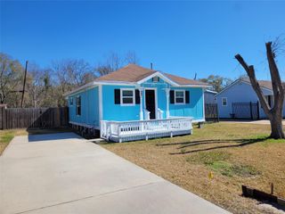 403 S Blackwell Street, La Porte, TX 77571