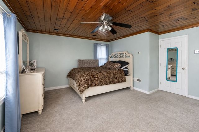260 Shag Bark Rd, Taunton, MA 02780