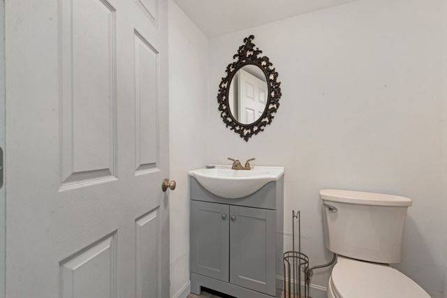 260 Shag Bark Rd, Taunton, MA 02780