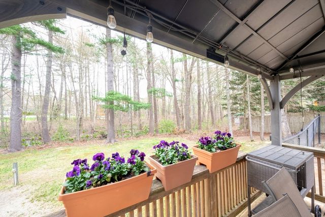260 Shag Bark Rd, Taunton, MA 02780