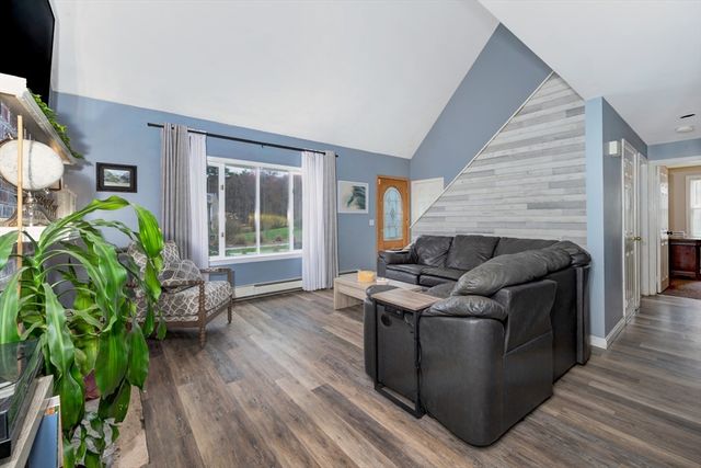 260 Shag Bark Rd, Taunton, MA 02780