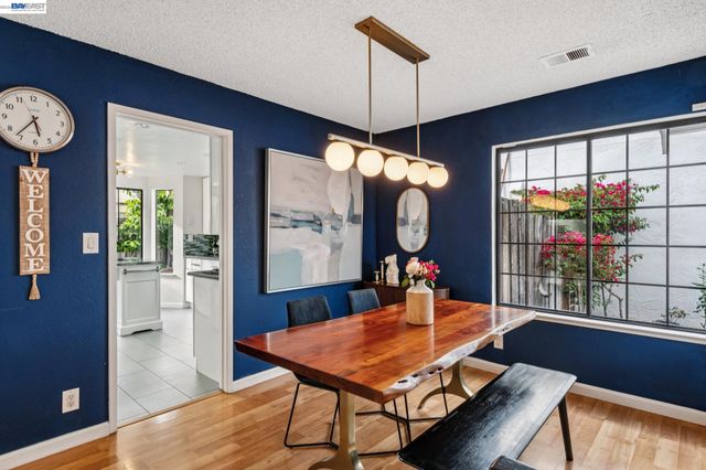 1129 Clarke Ln, Alameda, CA 94502