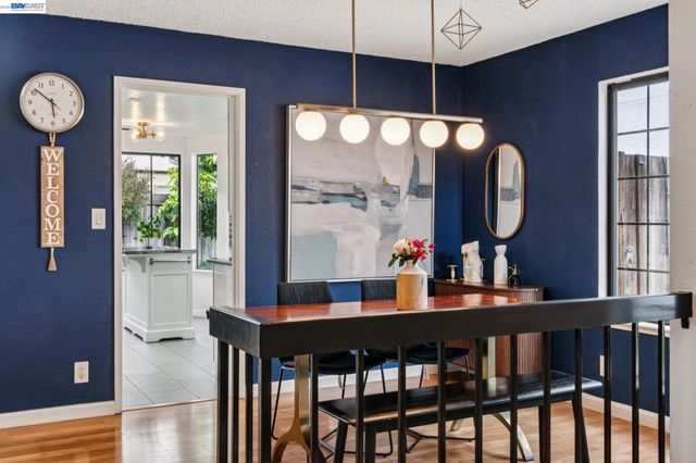 1129 Clarke Ln, Alameda, CA 94502