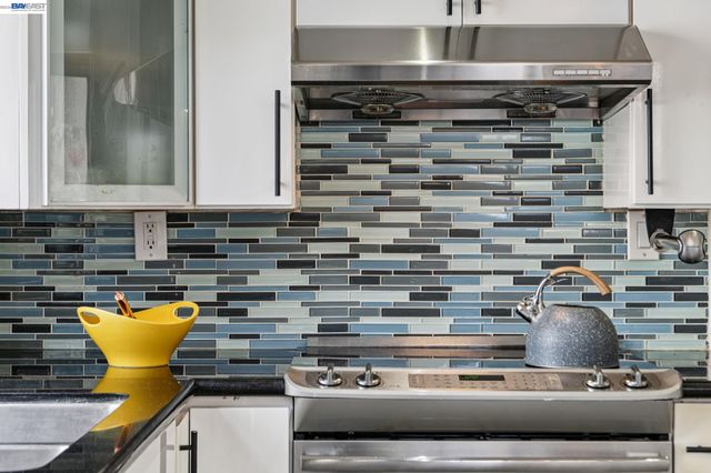 1129 Clarke Ln, Alameda, CA 94502