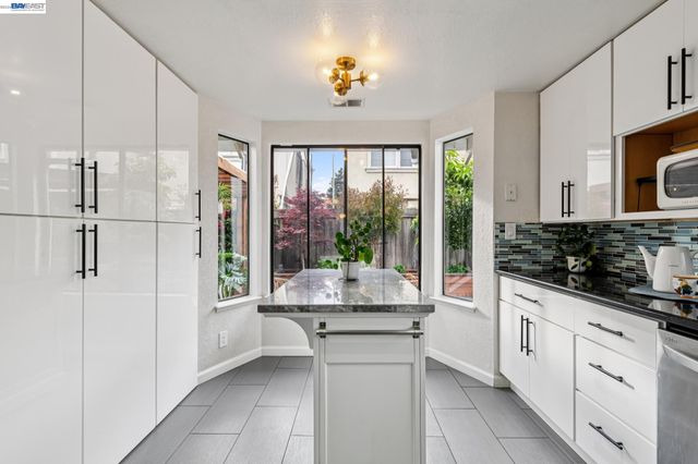 1129 Clarke Ln, Alameda, CA 94502