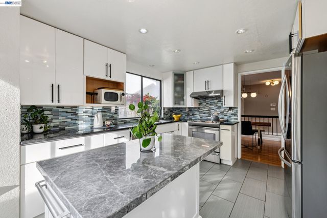 1129 Clarke Ln, Alameda, CA 94502