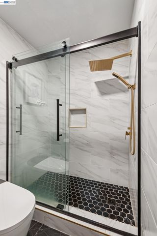 1129 Clarke Ln, Alameda, CA 94502