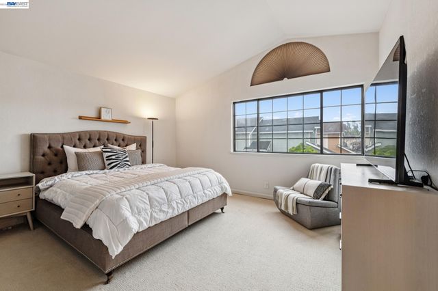 1129 Clarke Ln, Alameda, CA 94502