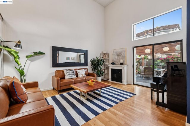 1129 Clarke Ln, Alameda, CA 94502