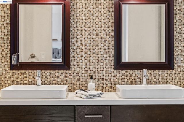 1129 Clarke Ln, Alameda, CA 94502