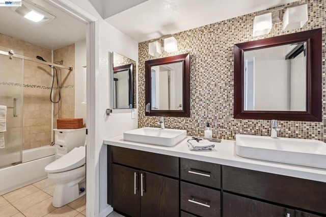 1129 Clarke Ln, Alameda, CA 94502