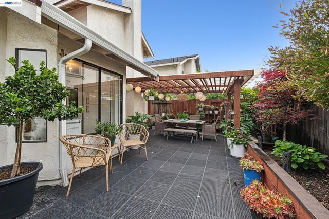 1129 Clarke Ln, Alameda, CA 94502