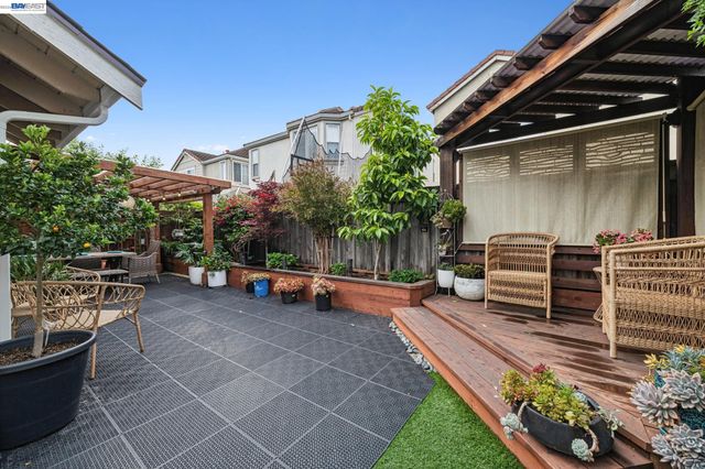 1129 Clarke Ln, Alameda, CA 94502