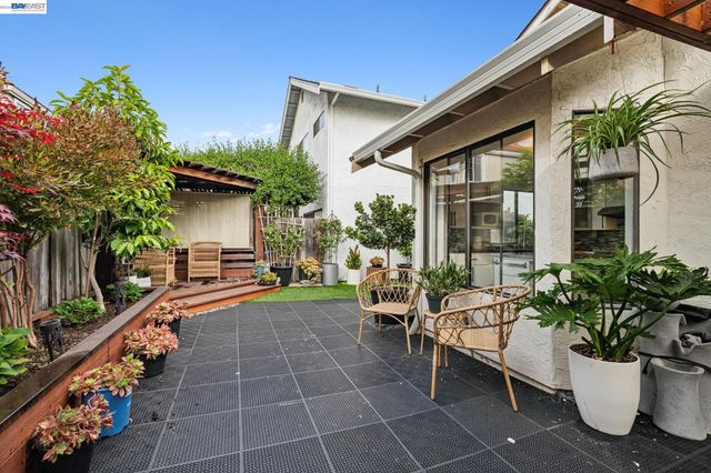 1129 Clarke Ln, Alameda, CA 94502