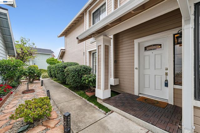 1129 Clarke Ln, Alameda, CA 94502
