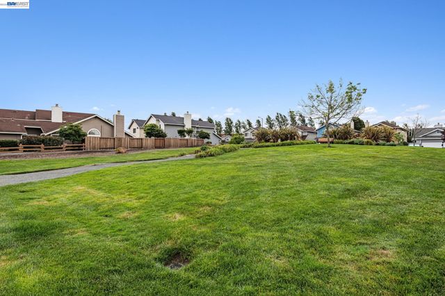 1129 Clarke Ln, Alameda, CA 94502