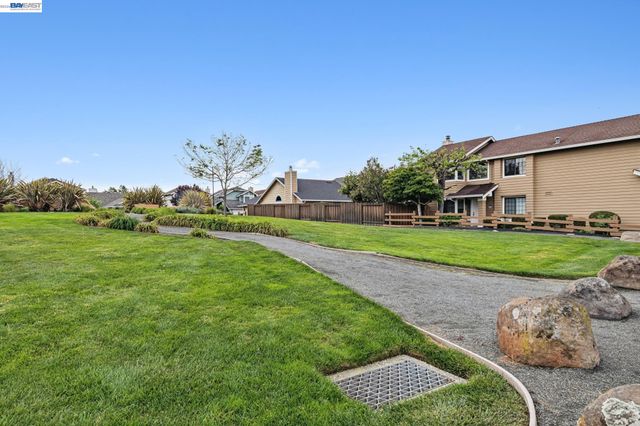 1129 Clarke Ln, Alameda, CA 94502