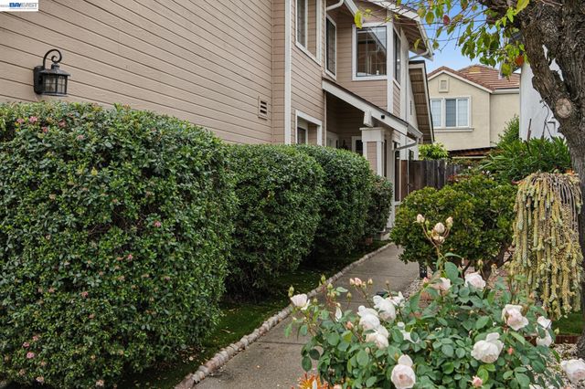 1129 Clarke Ln, Alameda, CA 94502