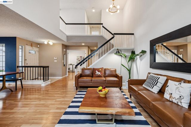 1129 Clarke Ln, Alameda, CA 94502