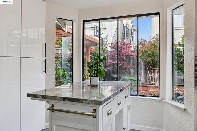 1129 Clarke Ln, Alameda, CA 94502