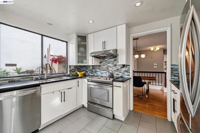 1129 Clarke Ln, Alameda, CA 94502