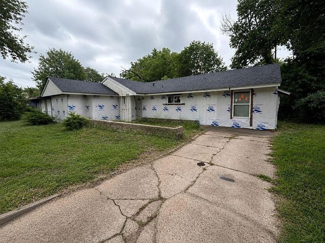 5822 Lyndhurst Drive, Houston, TX 77033