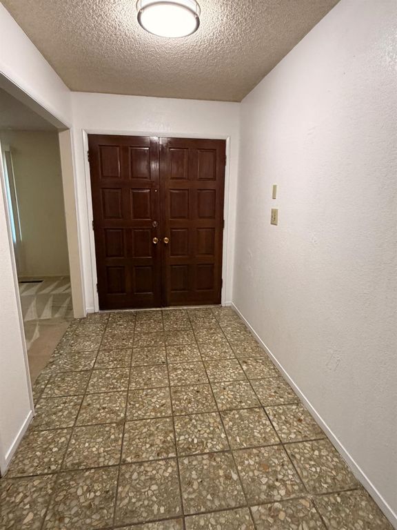 Image 3 of property listing at 3177 E Tenaya Way, Fresno, CA 93710