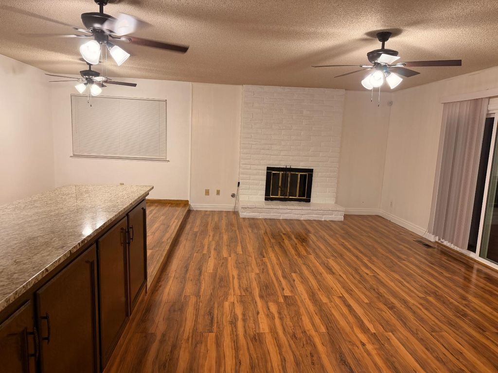 Image 5 of property listing at 3177 E Tenaya Way, Fresno, CA 93710
