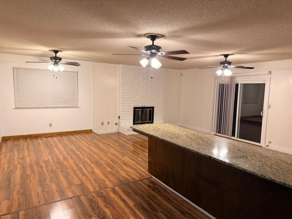 Image 8 of property listing at 3177 E Tenaya Way, Fresno, CA 93710