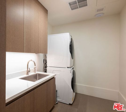 8420 W Sunset Boulevard 602, West Hollywood, CA 90069