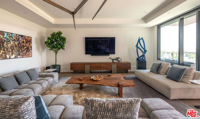 8420 W Sunset Boulevard 602, West Hollywood, CA 90069