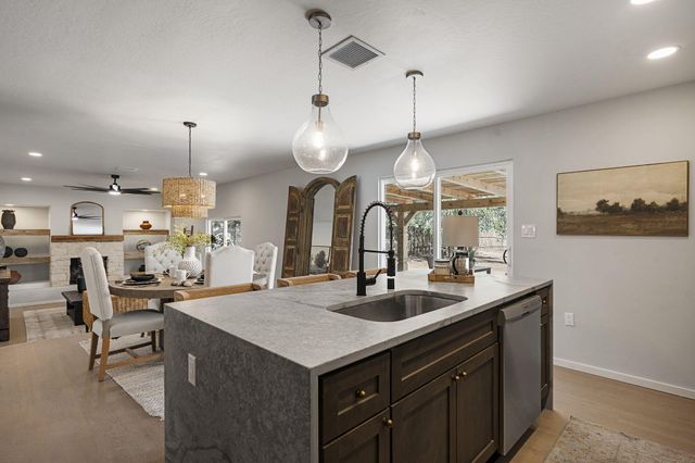 1119 Patricia Circle NW, Corrales, NM 87048