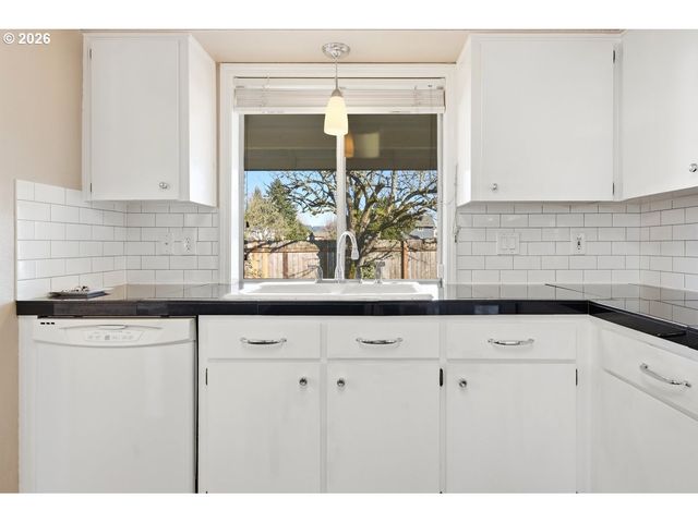 3944 Nw 166TH Dr, Beaverton, OR 97006