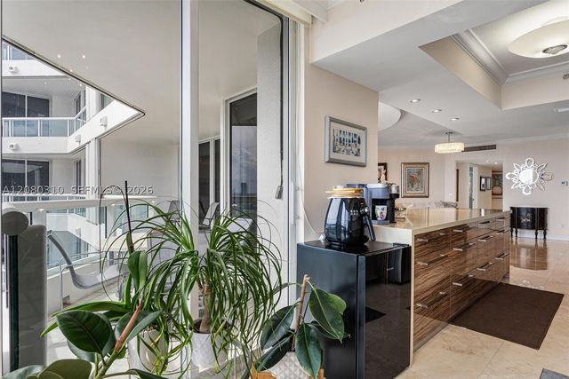 21205 Yacht Club Dr 2405+DEN, Aventura, FL 33180