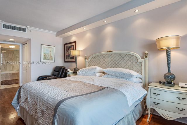 21205 Yacht Club Dr 2405+DEN, Aventura, FL 33180